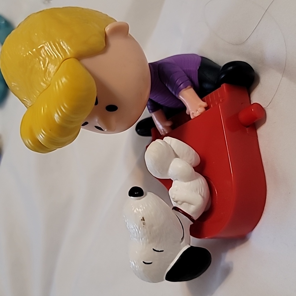 McDonald's 2015 Peanuts Movie Schroeder & Snoopy Happy Meal Toy Loose
